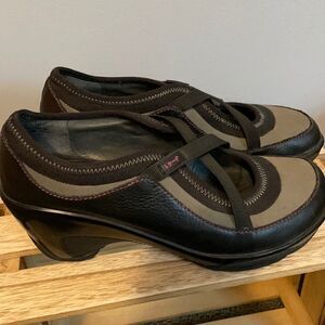 J 41 Adventure 7.5 Woman’s Shoes
